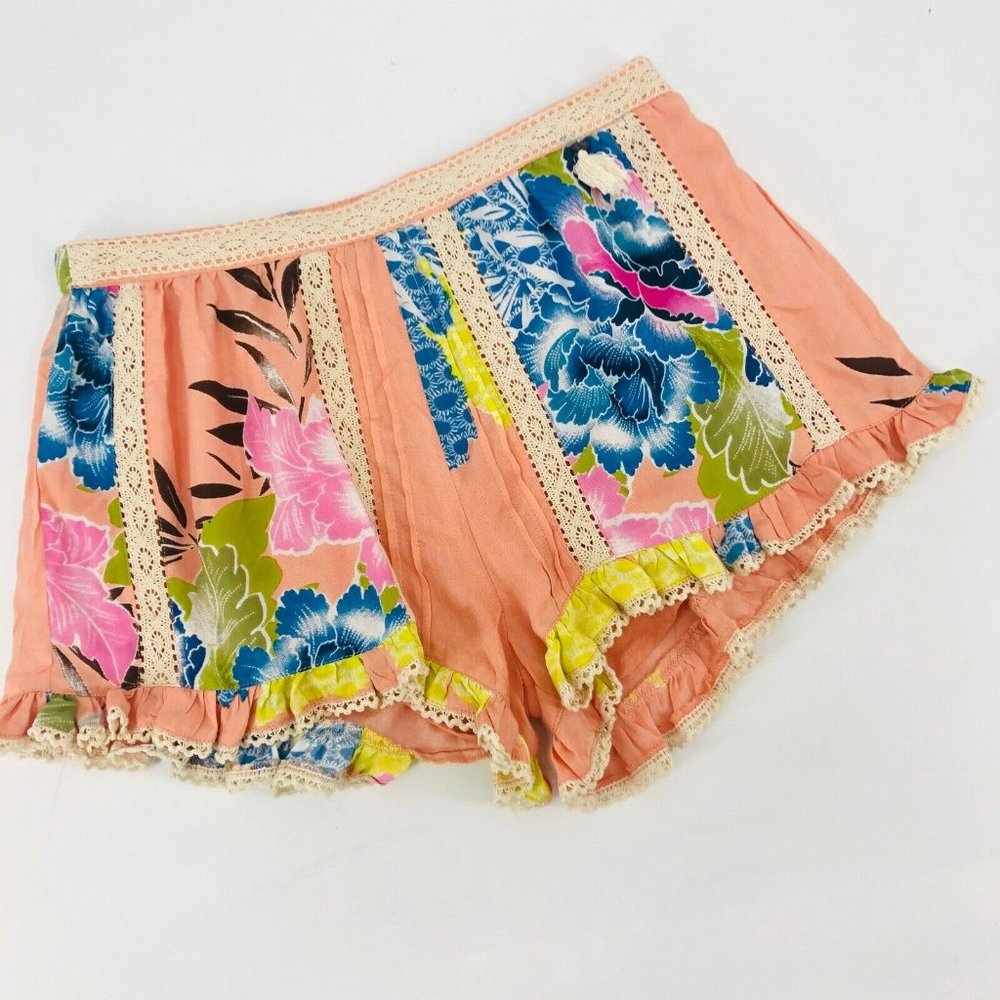 Z&L Europe Ruffle Floral Crochet Shorts